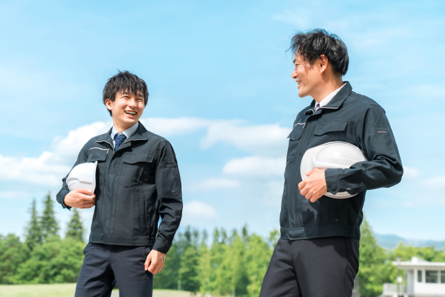 ２人の笑顔な男性